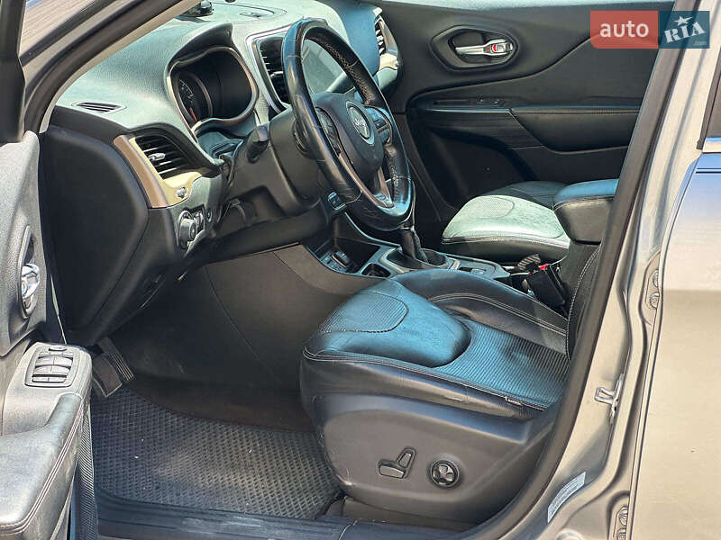 Внедорожник / Кроссовер Jeep Cherokee 2015 в Одессе