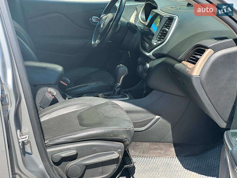 Внедорожник / Кроссовер Jeep Cherokee 2015 в Одессе