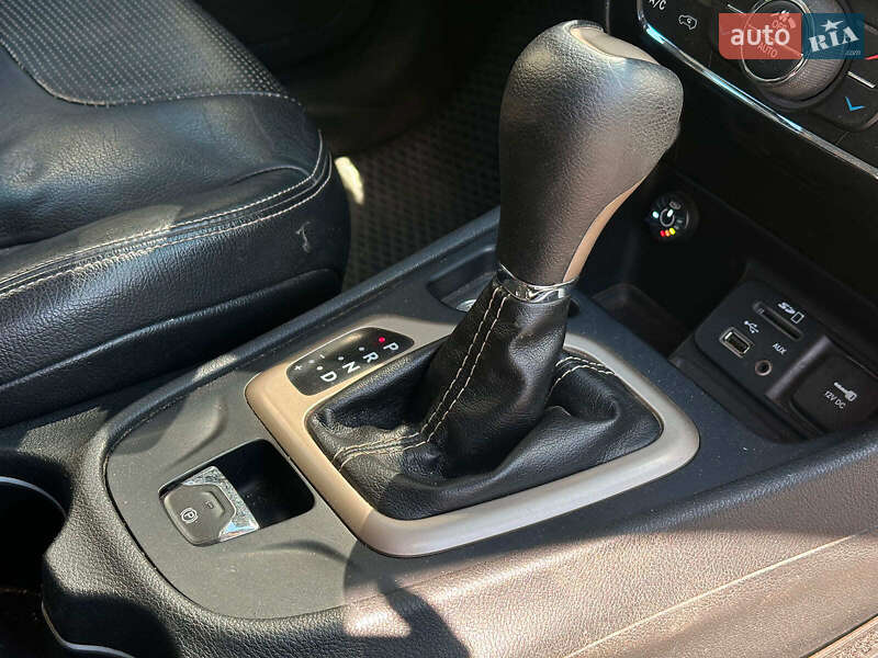 Внедорожник / Кроссовер Jeep Cherokee 2015 в Одессе