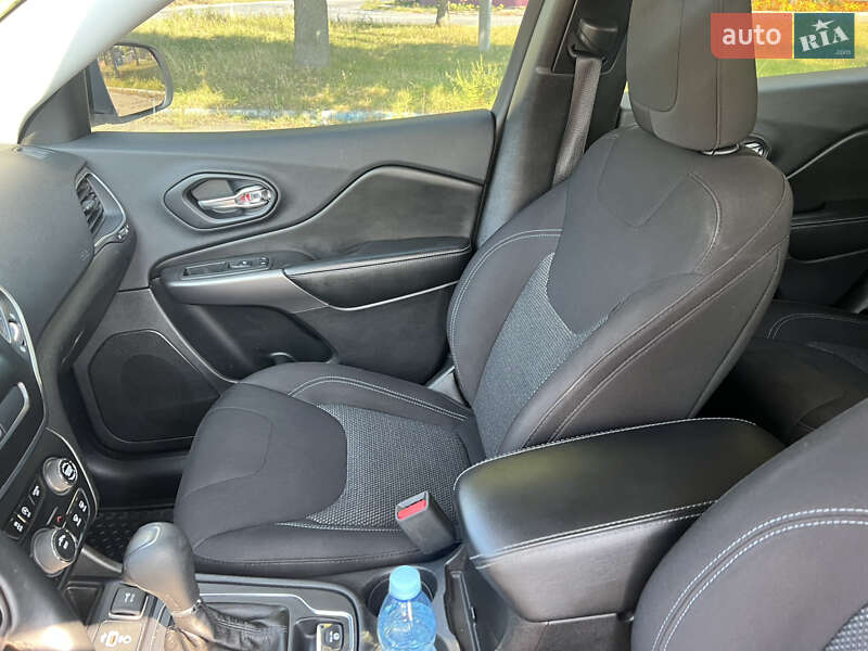 Внедорожник / Кроссовер Jeep Cherokee 2018 в Чернигове