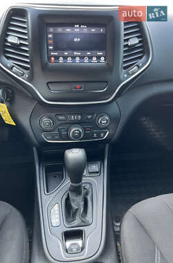 Внедорожник / Кроссовер Jeep Cherokee 2020 в 