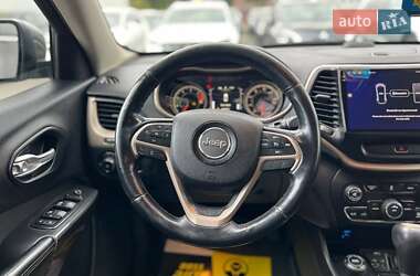Внедорожник / Кроссовер Jeep Cherokee 2016 в 