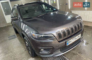 Внедорожник / Кроссовер Jeep Cherokee 2019 в Вишневом