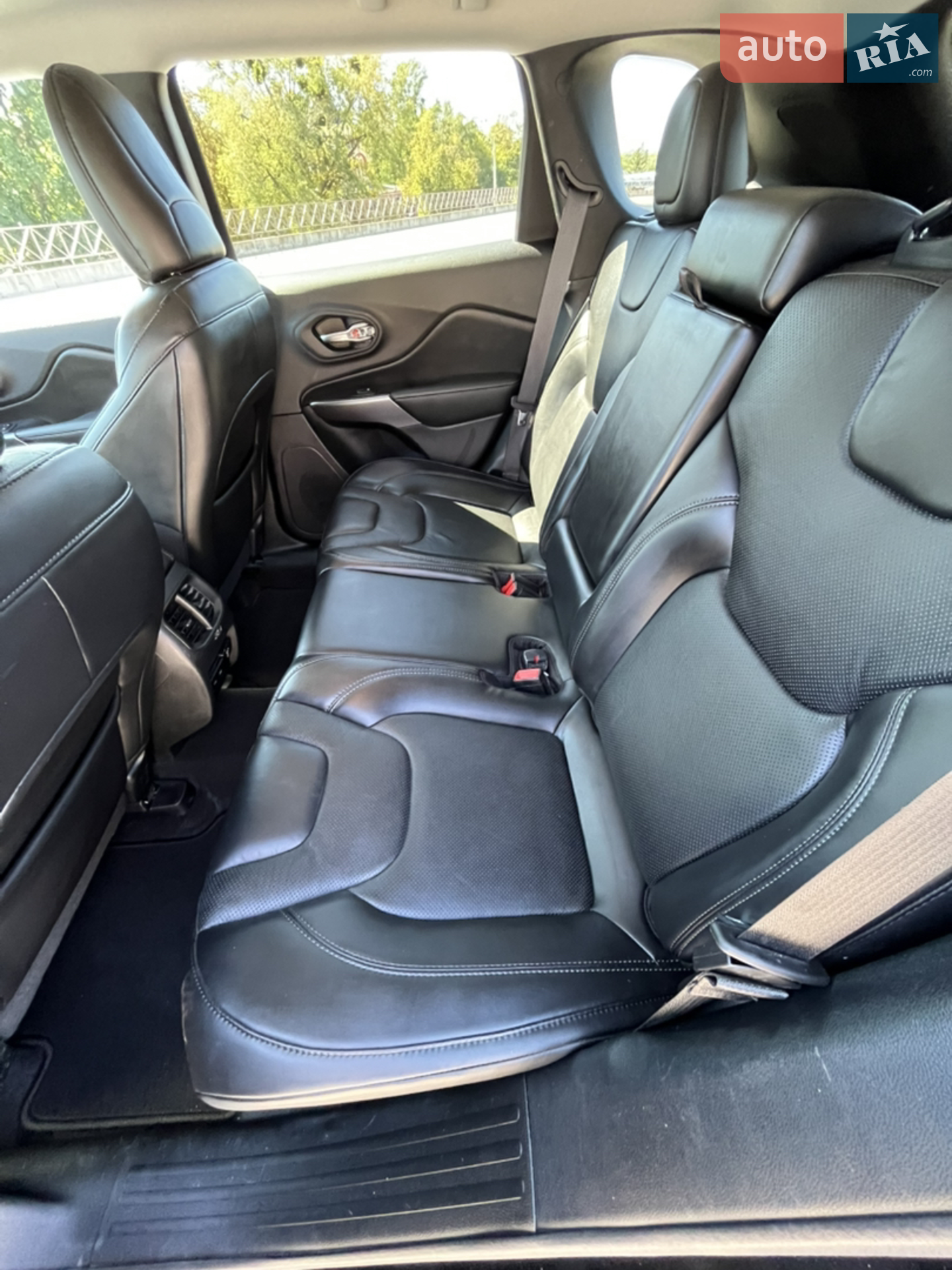 2019 Jeep Cherokee - мініатюра 22