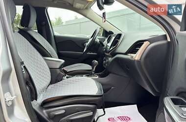 Внедорожник / Кроссовер Jeep Cherokee 2014 в 