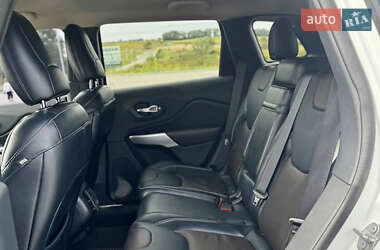 Внедорожник / Кроссовер Jeep Cherokee 2017 в 