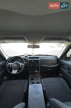 Внедорожник / Кроссовер Jeep Cherokee 2010 в 