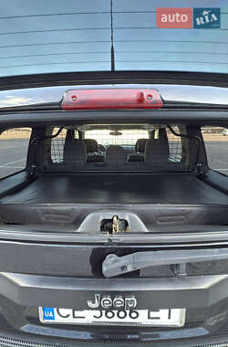 Внедорожник / Кроссовер Jeep Cherokee 2010 в 
