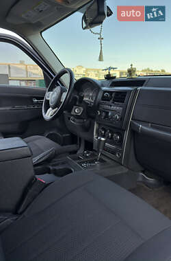 Внедорожник / Кроссовер Jeep Cherokee 2010 в 