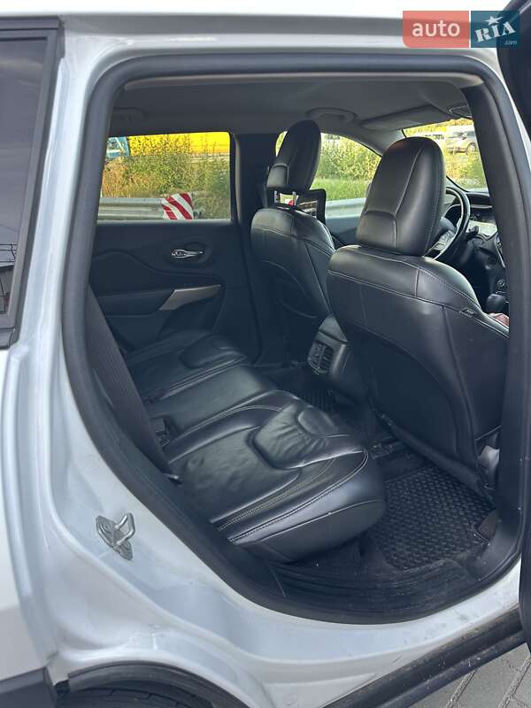 Внедорожник / Кроссовер Jeep Cherokee 2017 в Киеве фото 4 Внедорожник / Кроссовер Jeep Cherokee 2017 в Киеве