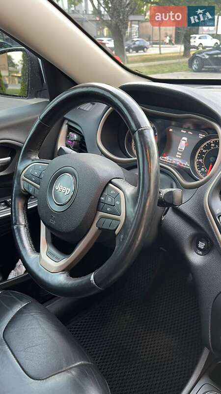 Внедорожник / Кроссовер Jeep Cherokee 2016 в Ужгороде