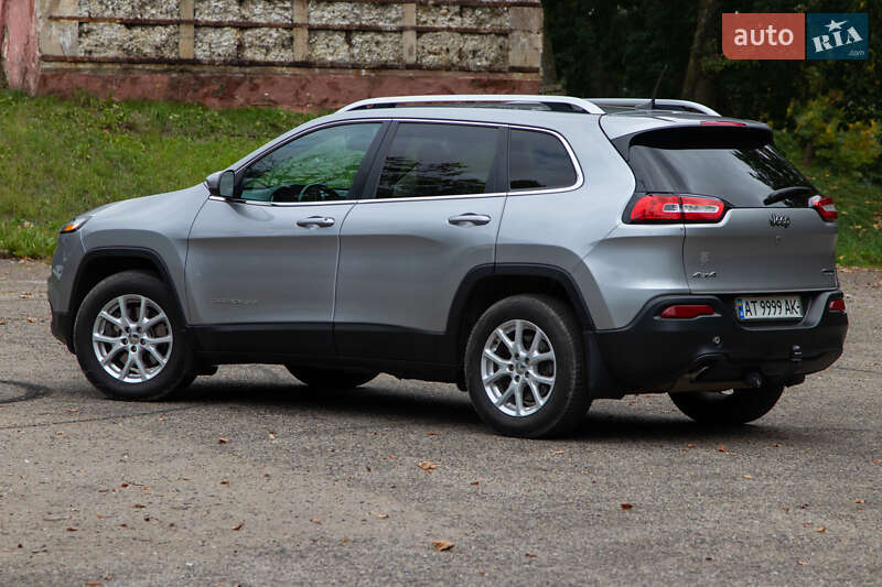 Внедорожник / Кроссовер Jeep Cherokee 2016 в Калуше