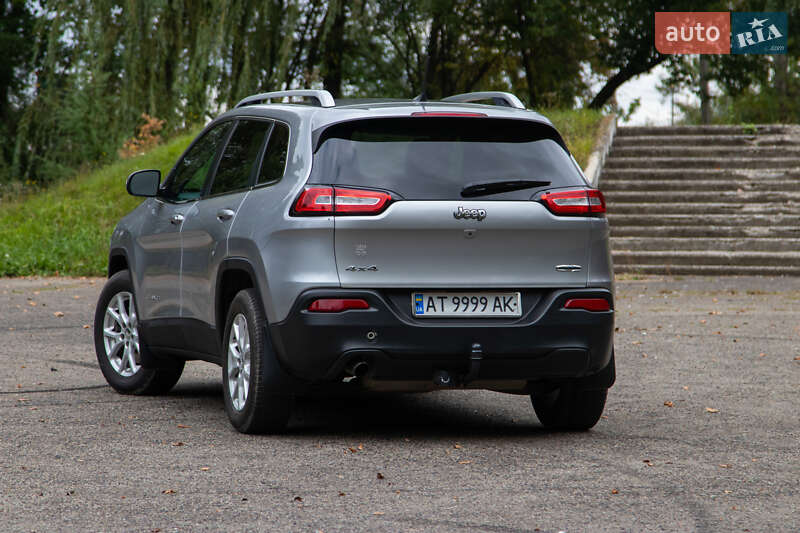 Внедорожник / Кроссовер Jeep Cherokee 2016 в Калуше