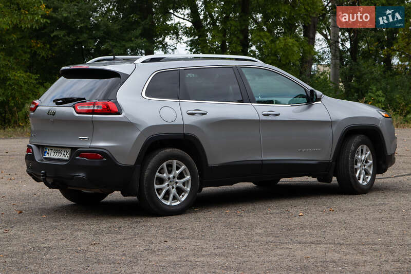 Внедорожник / Кроссовер Jeep Cherokee 2016 в Калуше