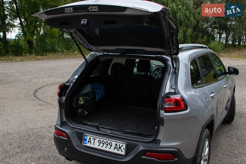 Внедорожник / Кроссовер Jeep Cherokee 2016 в Калуше