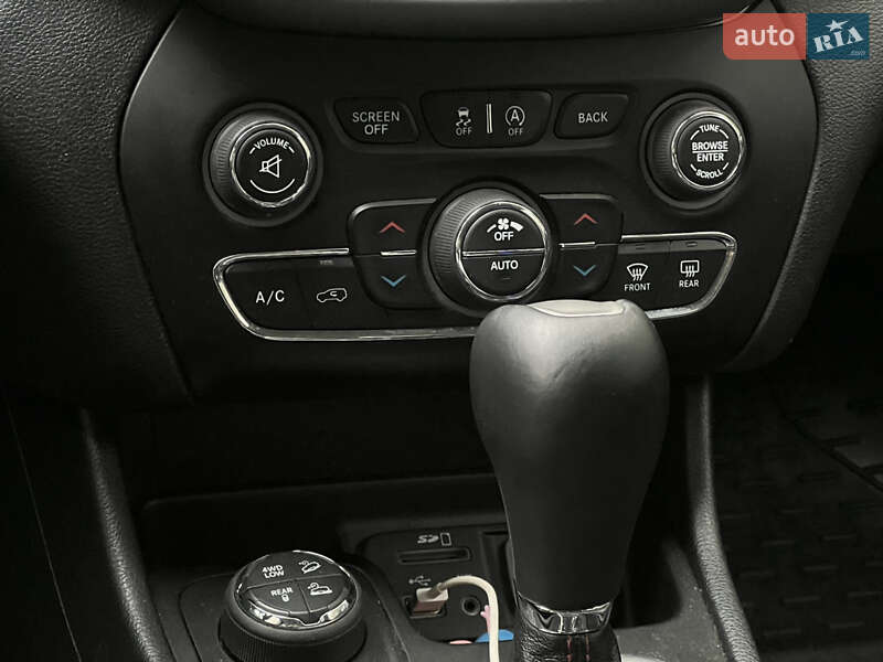 Внедорожник / Кроссовер Jeep Cherokee 2015 в Бердичеве