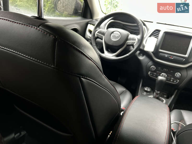 Внедорожник / Кроссовер Jeep Cherokee 2015 в Бердичеве