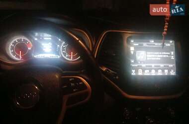 Внедорожник / Кроссовер Jeep Cherokee 2016 в 
