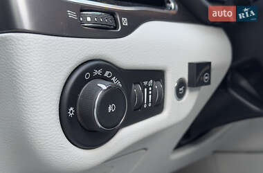 Внедорожник / Кроссовер Jeep Cherokee 2019 в 