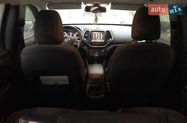 Внедорожник / Кроссовер Jeep Cherokee 2017 в 