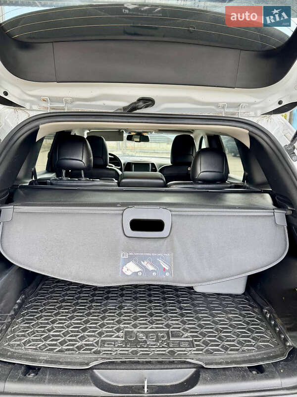 Позашляховик / Кросовер Jeep Cherokee 2013 в Львові