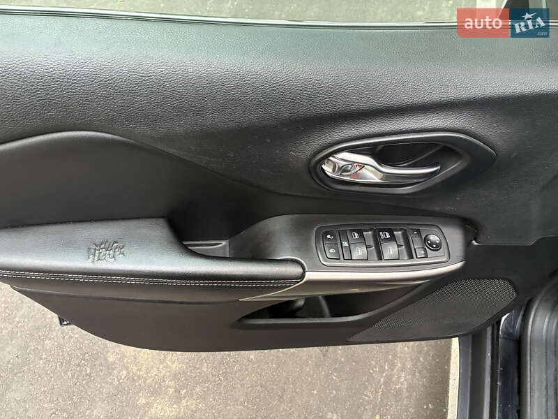 Позашляховик / Кросовер Jeep Cherokee 2018 в Ворзелі фото 11 Позашляховик / Кросовер Jeep Cherokee 2018 в Ворзелі