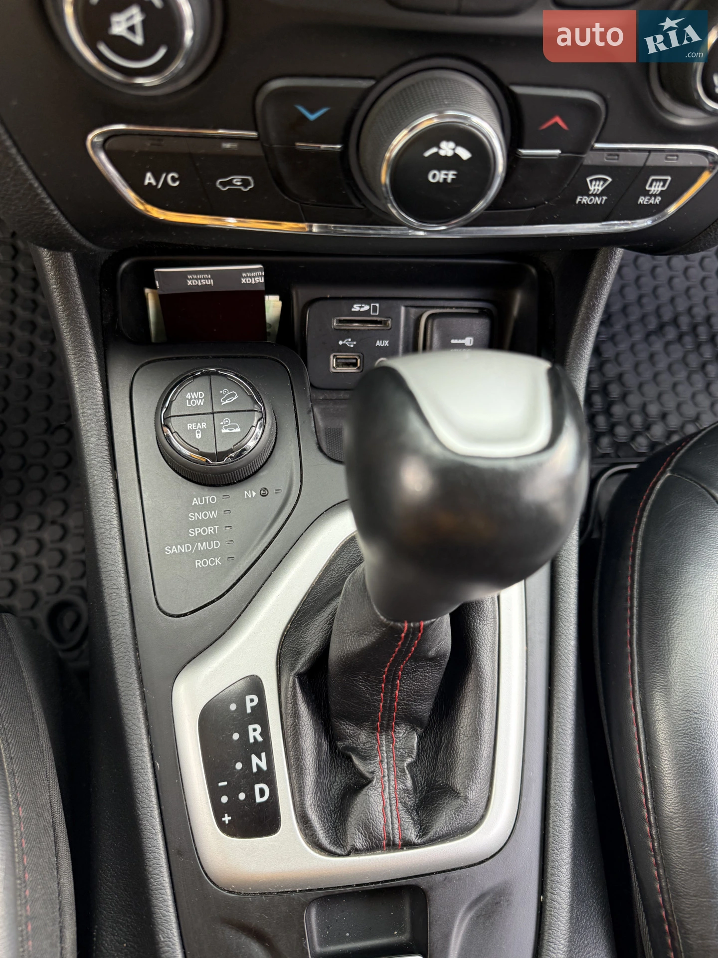 2015 Jeep Cherokee - мініатюра 28