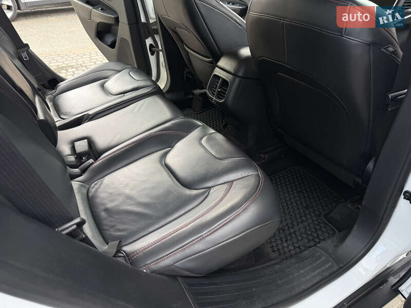 Позашляховик / Кросовер Jeep Cherokee 2015 в Новояворівську