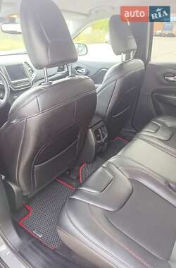 Внедорожник / Кроссовер Jeep Cherokee 2019 в 