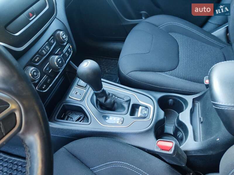 Внедорожник / Кроссовер Jeep Cherokee 2018 в Полтаве