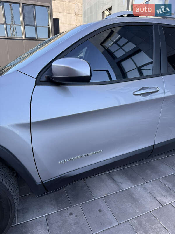 Внедорожник / Кроссовер Jeep Cherokee 2020 в Киеве