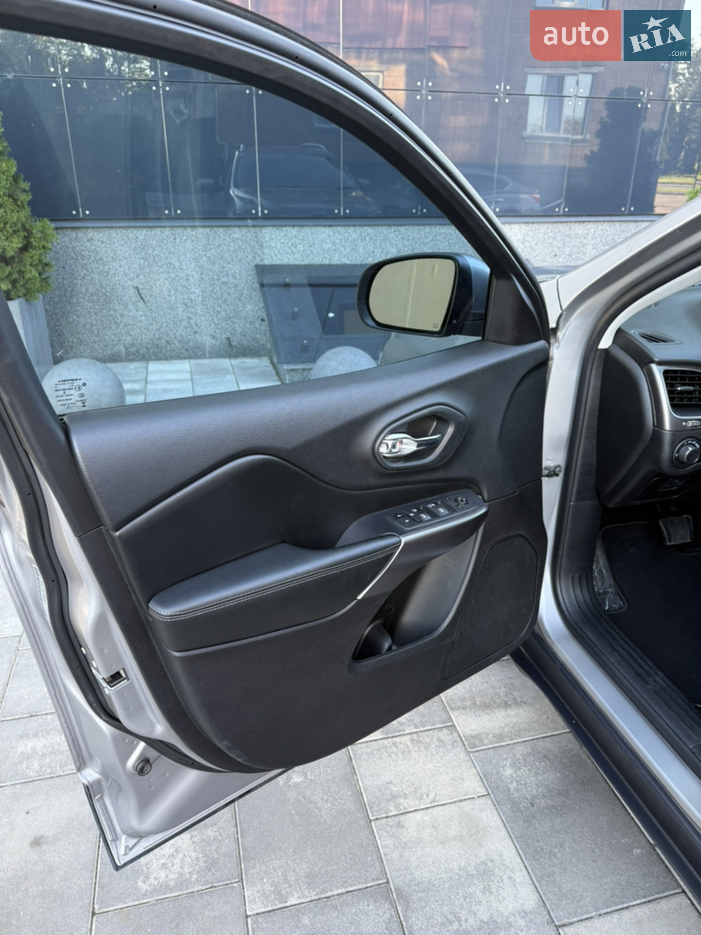 2020 Jeep Cherokee - мініатюра 21