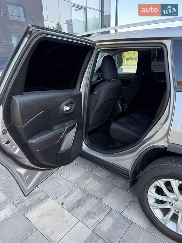Внедорожник / Кроссовер Jeep Cherokee 2020 в Киеве