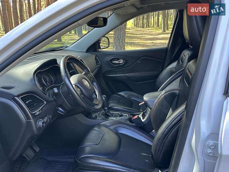 Внедорожник / Кроссовер Jeep Cherokee 2020 в Сумах