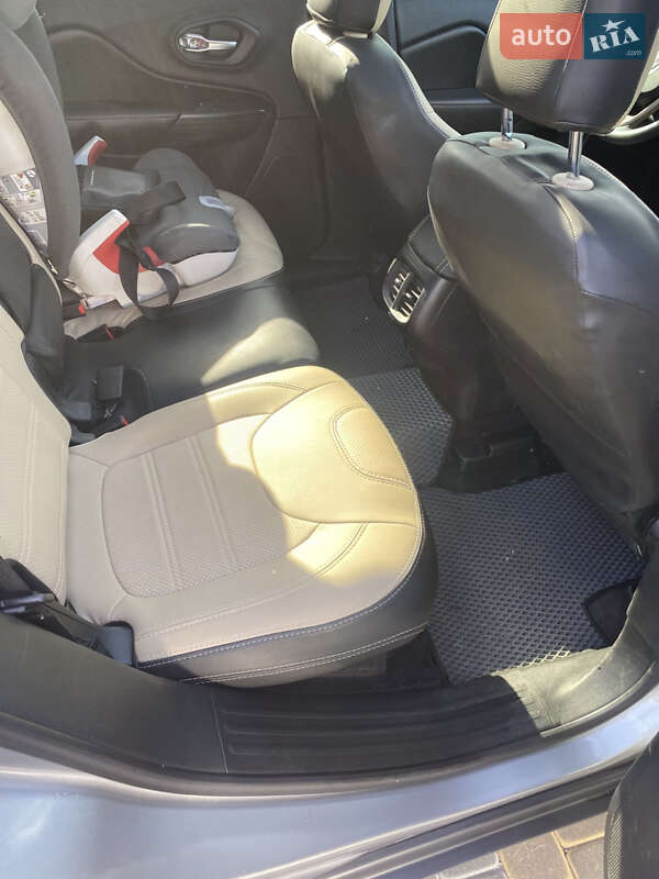 Внедорожник / Кроссовер Jeep Cherokee 2016 в Харькове фото 13 Внедорожник / Кроссовер Jeep Cherokee 2016 в Харькове