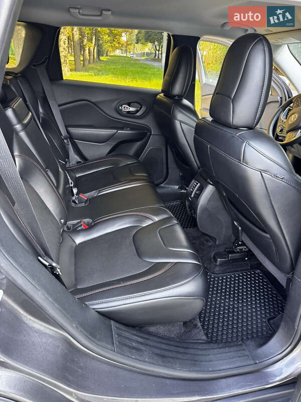 Позашляховик / Кросовер Jeep Cherokee 2018 в Львові