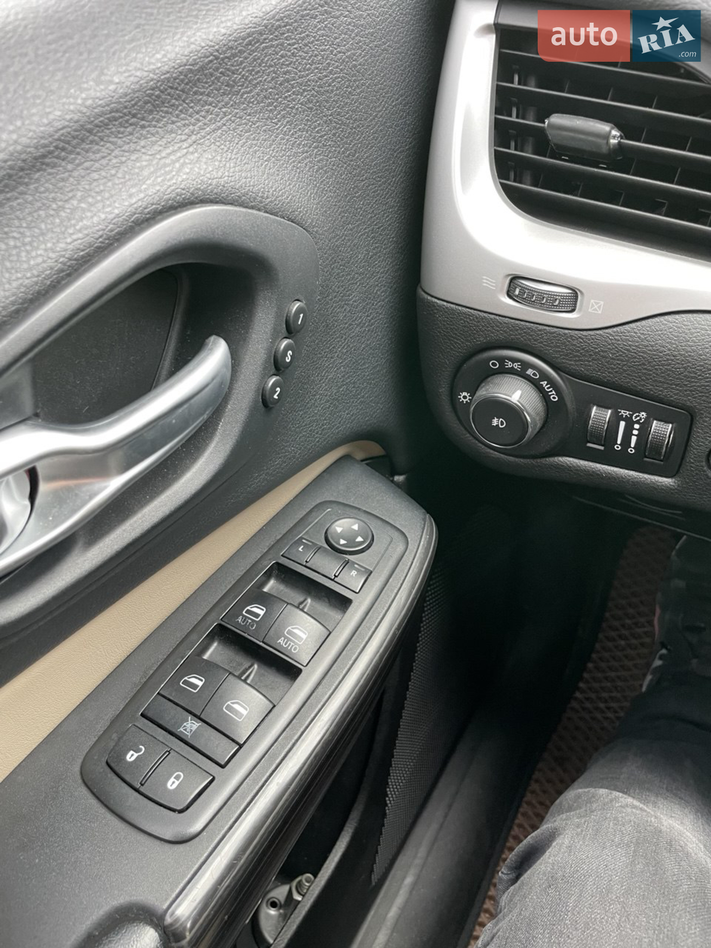 2014 Jeep Cherokee - мініатюра 19