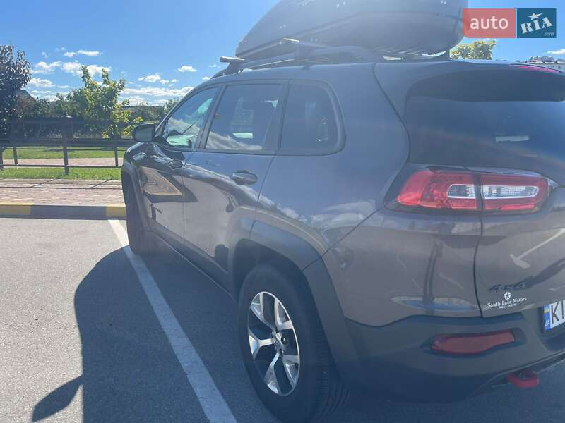 Внедорожник / Кроссовер Jeep Cherokee 2016 в Киеве