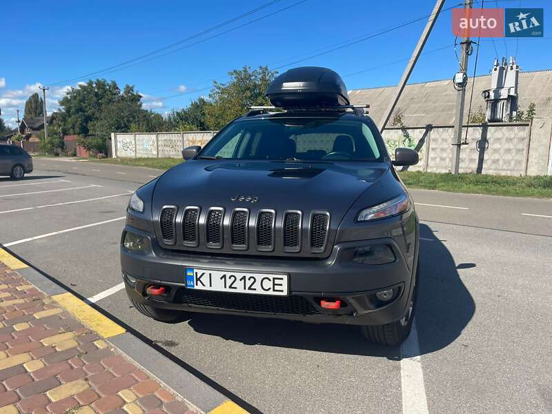 Внедорожник / Кроссовер Jeep Cherokee 2016 в Киеве