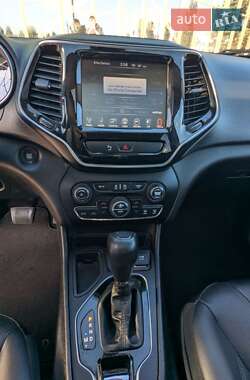 Внедорожник / Кроссовер Jeep Cherokee 2018 в 