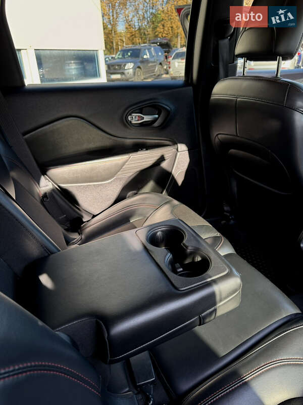 Внедорожник / Кроссовер Jeep Cherokee 2016 в Харькове