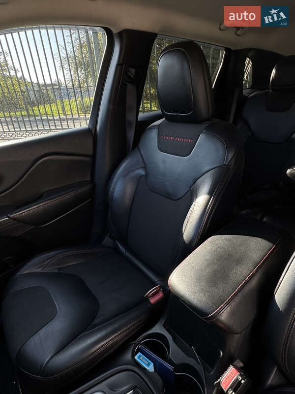 Внедорожник / Кроссовер Jeep Cherokee 2016 в Харькове