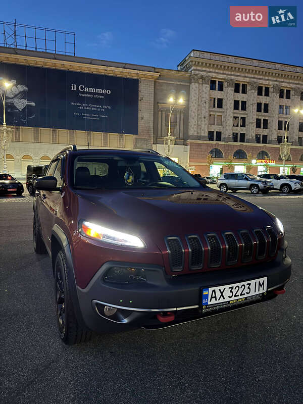 Внедорожник / Кроссовер Jeep Cherokee 2016 в Харькове