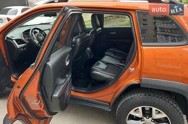 Внедорожник / Кроссовер Jeep Cherokee 2014 в 