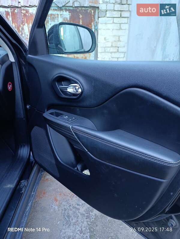 Позашляховик / Кросовер Jeep Cherokee 2015 в Васильківці