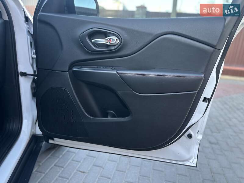 Внедорожник / Кроссовер Jeep Cherokee 2018 в Виннице