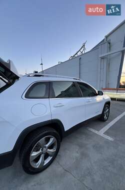 Внедорожник / Кроссовер Jeep Cherokee 2019 в 
