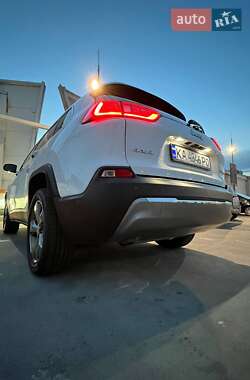 Внедорожник / Кроссовер Jeep Cherokee 2019 в 