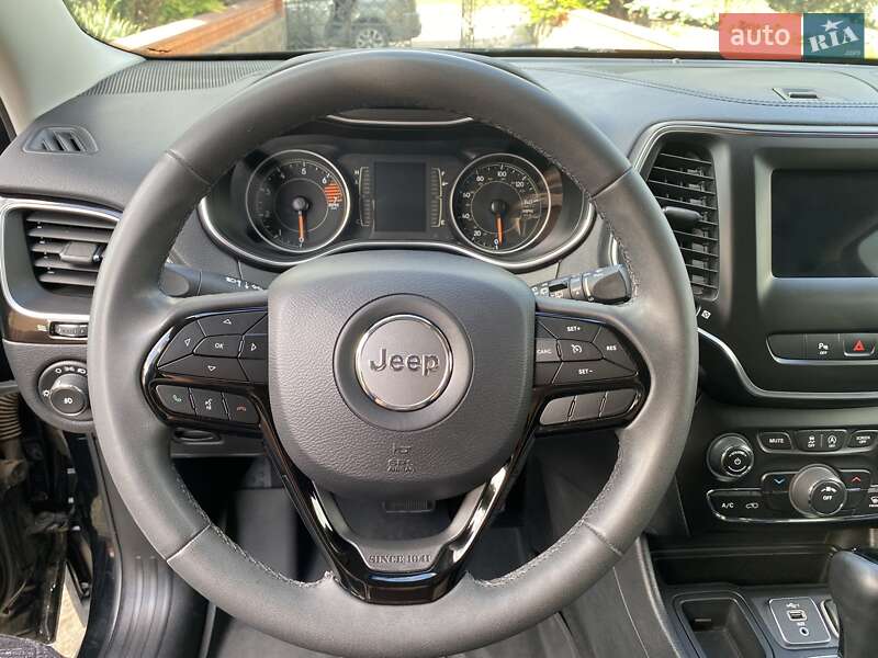 Внедорожник / Кроссовер Jeep Cherokee 2019 в Хмельницком