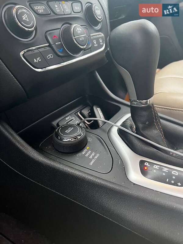 Внедорожник / Кроссовер Jeep Cherokee 2016 в Новояворовске фото 5 Внедорожник / Кроссовер Jeep Cherokee 2016 в Новояворовске